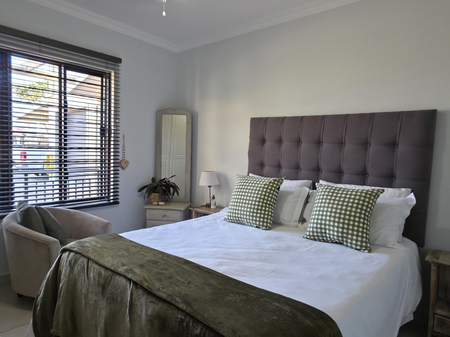 5 Bedroom Property for Sale in Wavecrest Eastern Cape